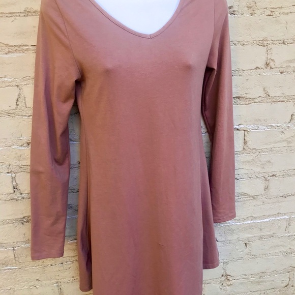 Elegant Basic and Simple V-Neck Dress or T… - Picture 2 of 9